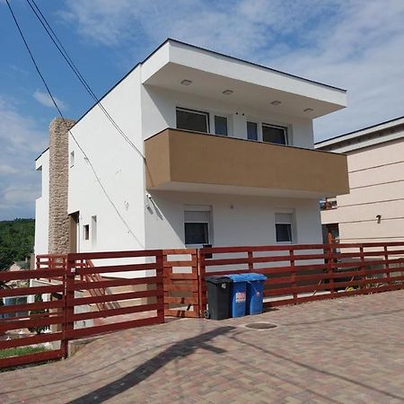 Fiesta Apartman Miskolc Exterior photo