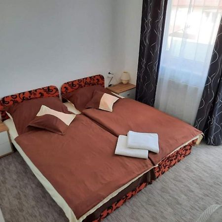 Fiesta Apartman Miskolc Exterior photo