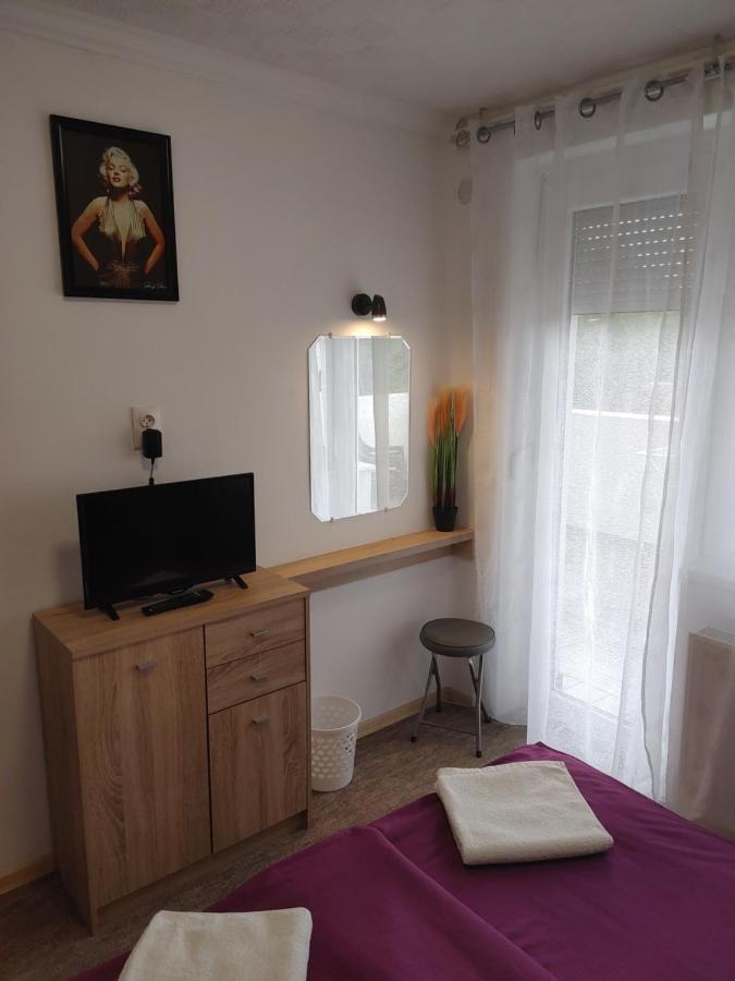 Fiesta Apartman Miskolc Exterior photo