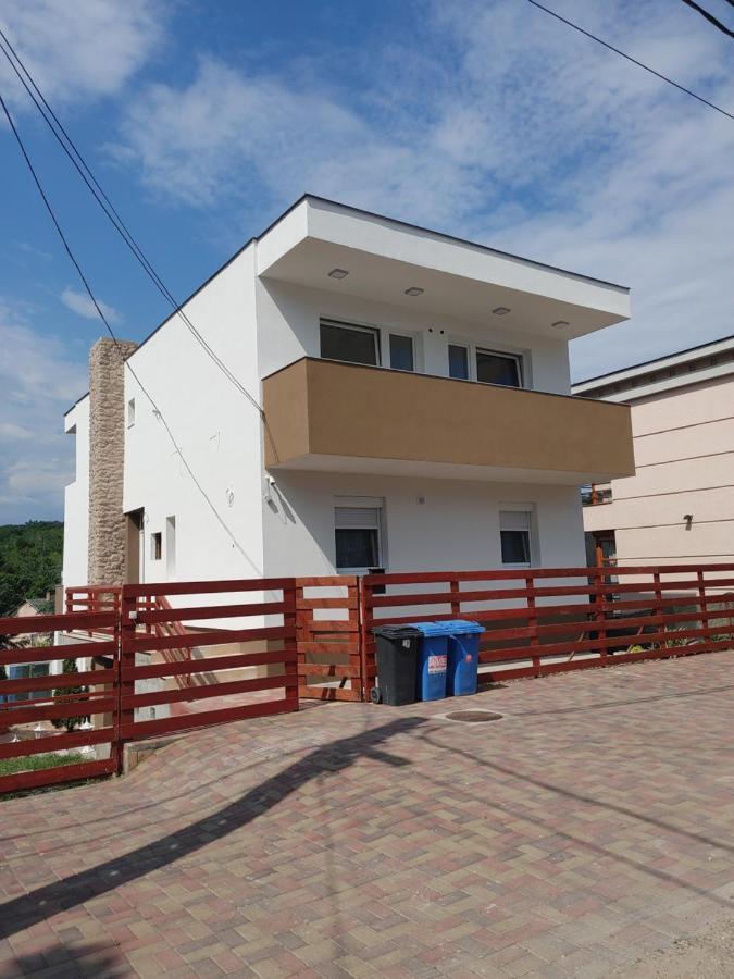 Fiesta Apartman Miskolc Exterior photo