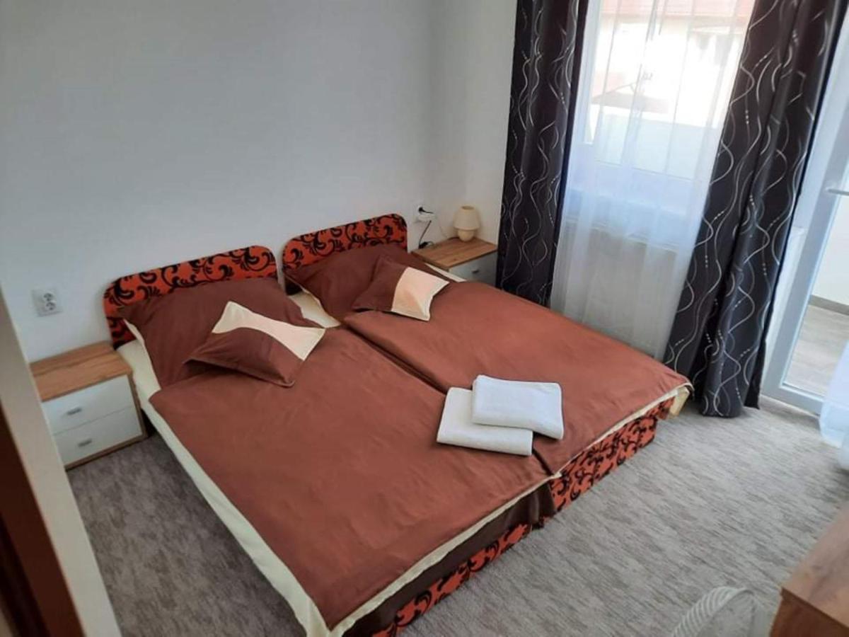Fiesta Apartman Miskolc Exterior photo