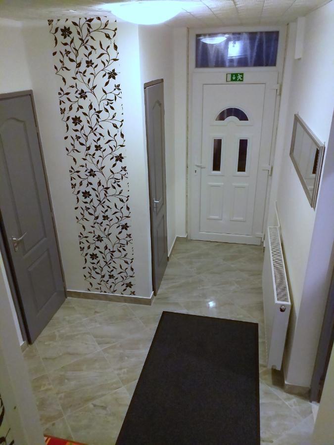 Fiesta Apartman Miskolc Exterior photo