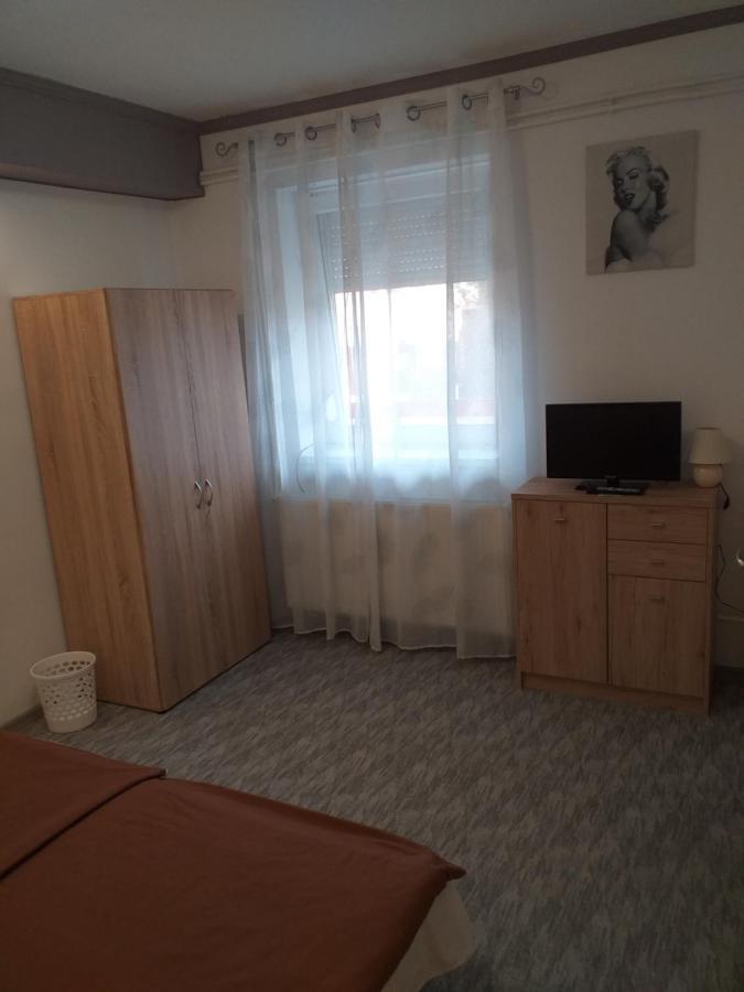 Fiesta Apartman Miskolc Exterior photo